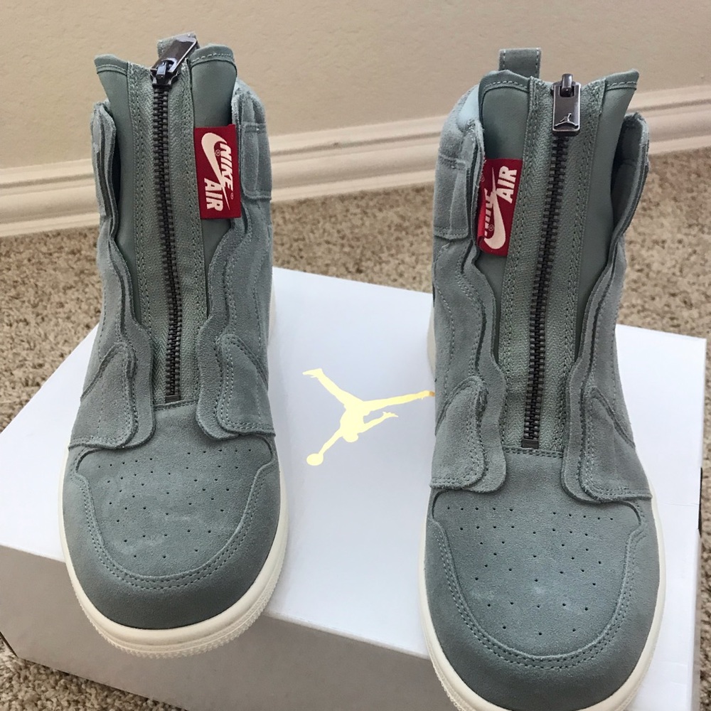 NWT | Woman’s Air Jordan 1’s premium Bordeaux